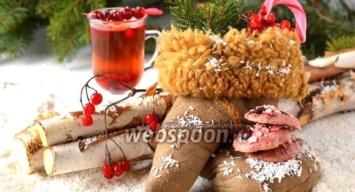 Розовое клюквенное печенье с шоколадом