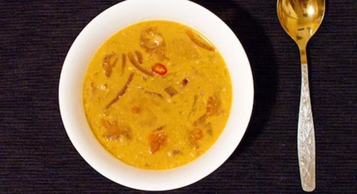 Экзотический суп с курицей и ананасами