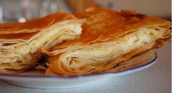 Пирог из тонкого лаваша с сыром