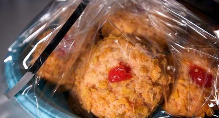 Печенье с орехами и мараскиновой вишней