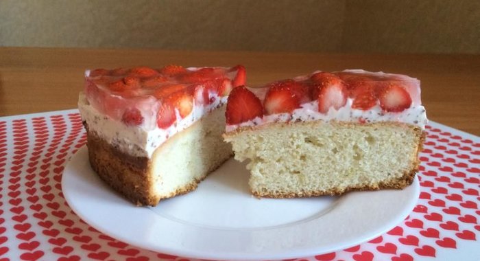 Торт с клубникой