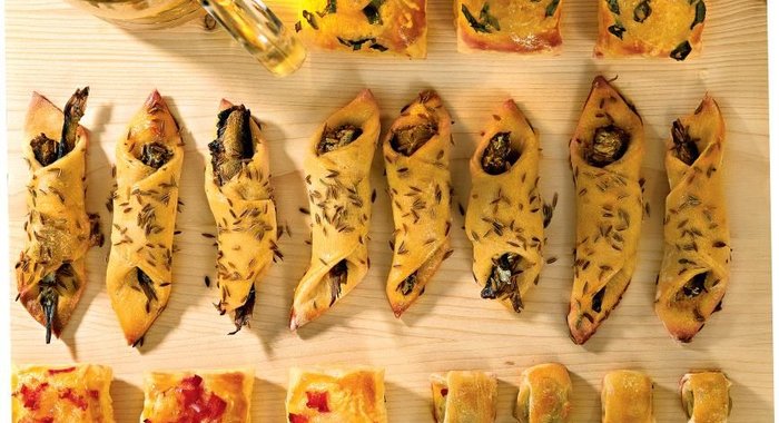 Конвертики со шпротами и рулеты с оливками