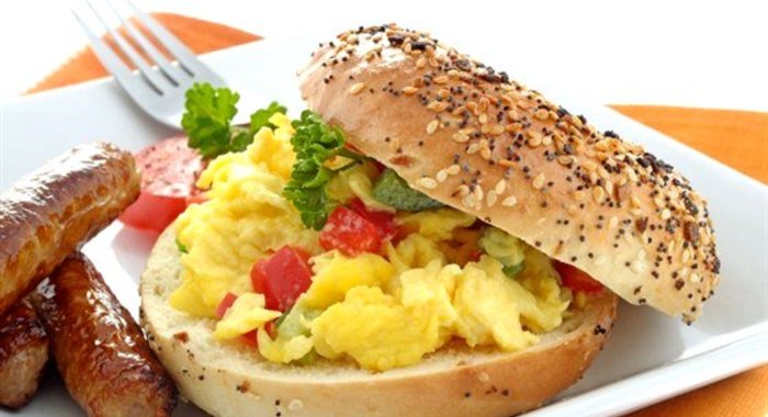 Рулет с омлетом и травами