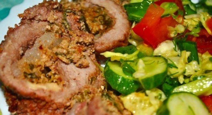 Мясной рулет, запеченный в духовке