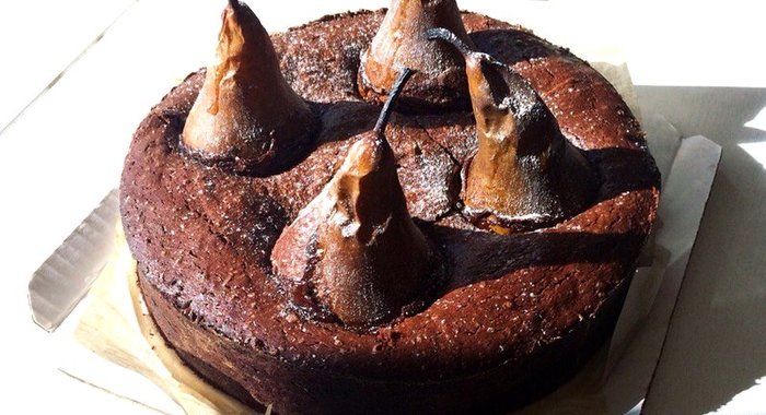 Шоколадный пирог-фондан с грушами и жидким центром