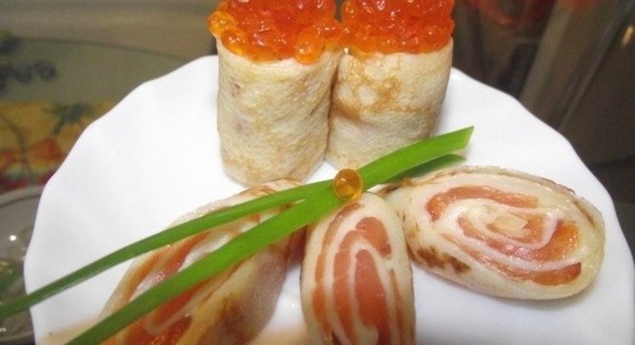 Блины с семгой и красной икрой