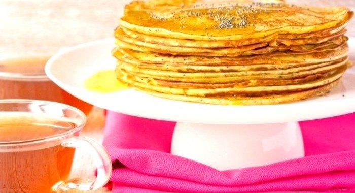 Тонкие блины с хурмой и маком