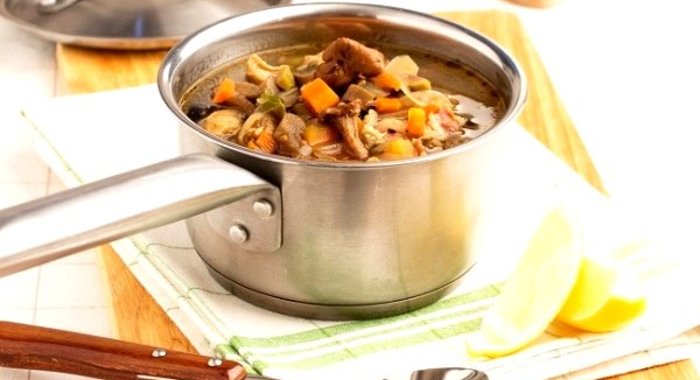 Солянка с лимоном