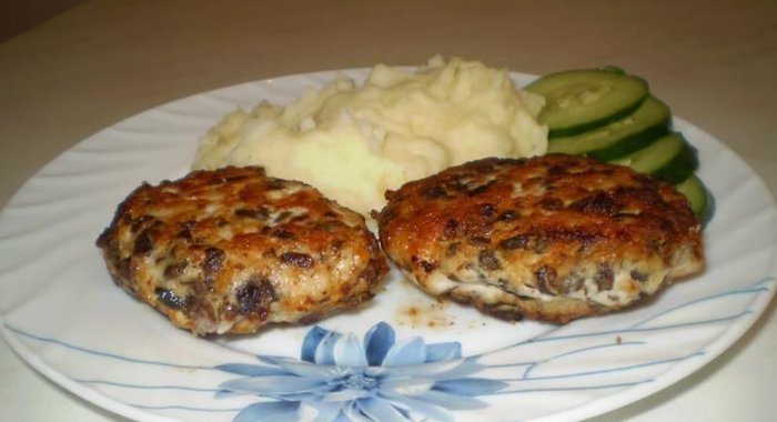Котлеты куриные с грибами