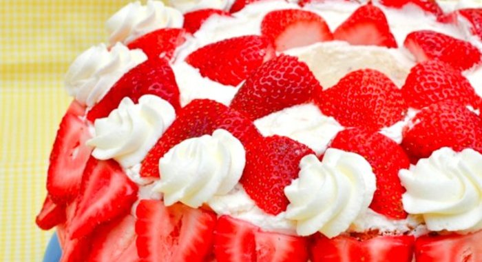 Бисквитный клубничный торт