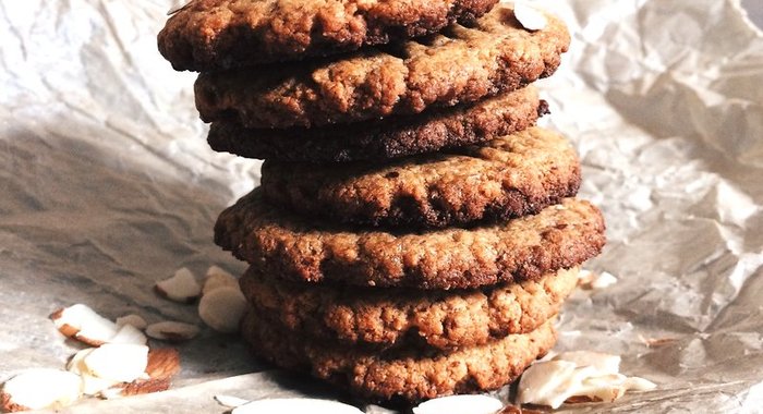 Печенье из миндальной муки и арахисовой пастой