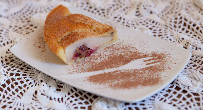 Пирог с грушами и брусникой