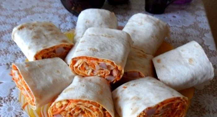 Рулетики из лаваша с морковкой