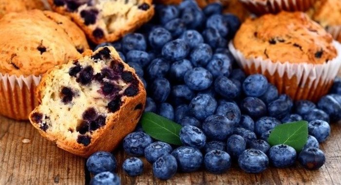 Воздушный кекс с ягодами