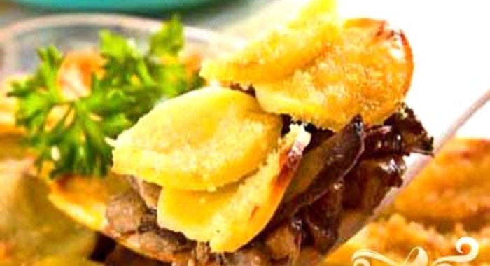 Картофельная запеканка с грибами и чесноком