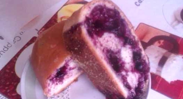 Рулет с голубикой