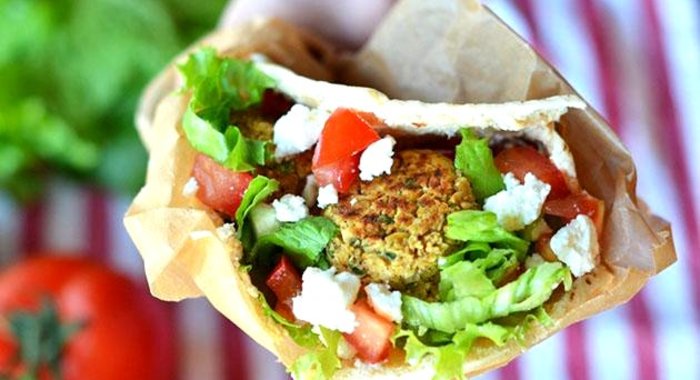 Пита с котлетами из бараньего гороха