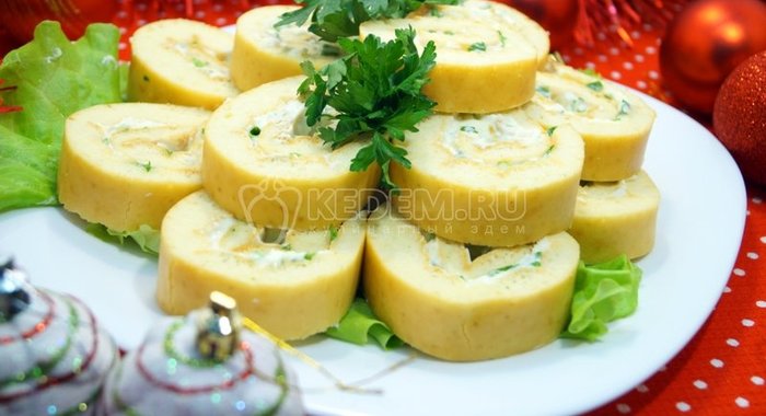 Рулет с луком и яйцом