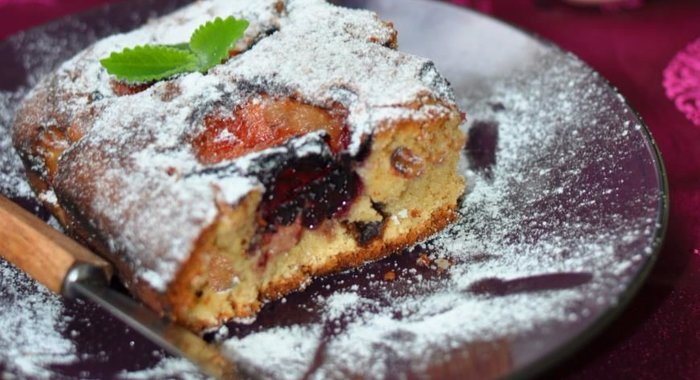 Сливово-яблочный пирог