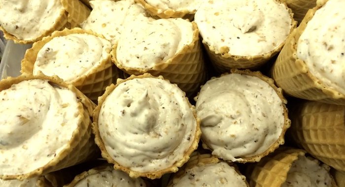 Семифредо с ореховым грильяжем