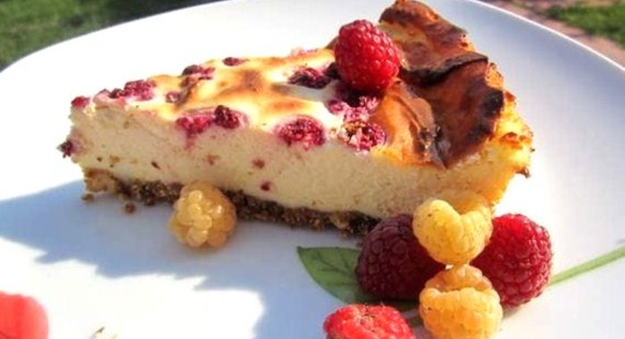 Творожно-ягодная запеканка