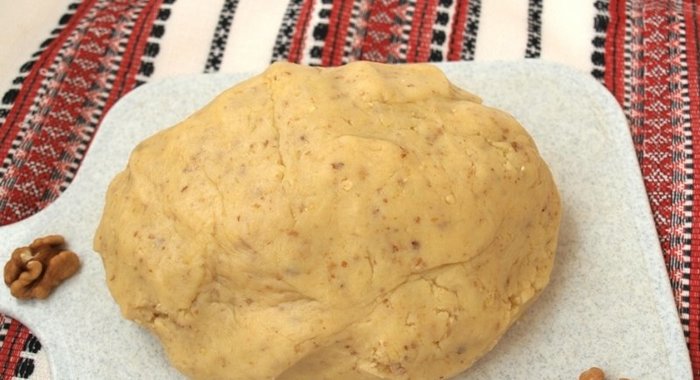 Песочное тесто с грецкими орехами на желтках