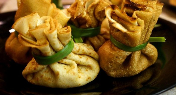 Блинные мешочки с ветчиной и сыром