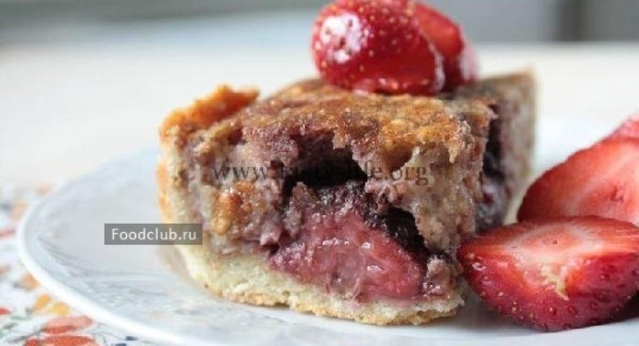 Пирог с клубникой в шоколаде