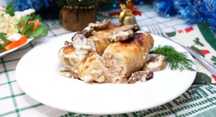 Куриные рулетики с грибами и сыром