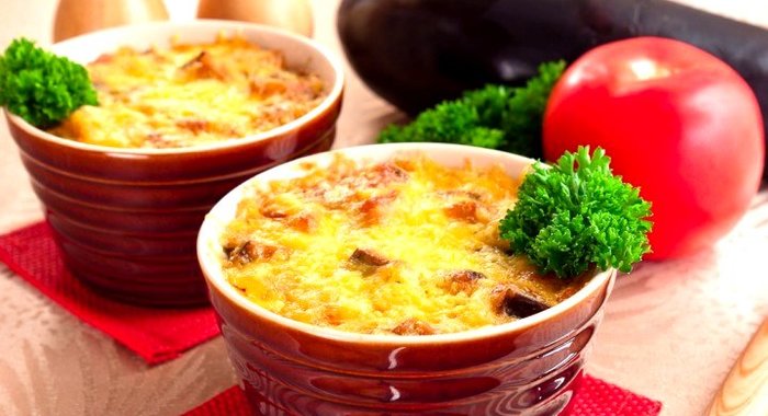 Запеканка с баклажанами и фаршем с соусом «Бешамель»