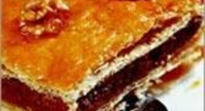 Пирог с бананово-ореховой начинкой из слоеного теста