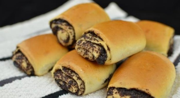 Рулетики с маком из дрожжевого теста