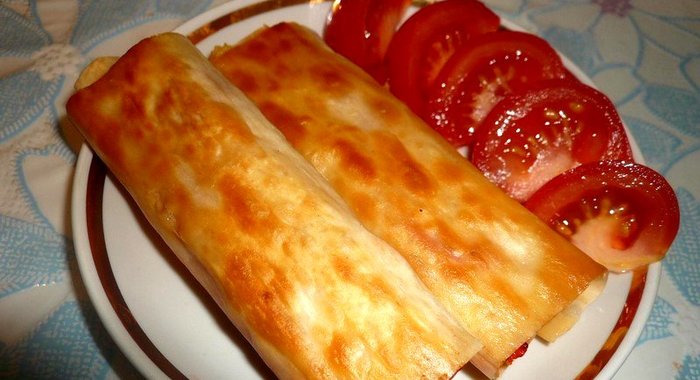 Простые рулетики из лаваша