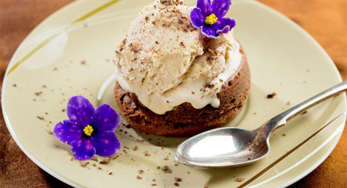 Шоколадный кекс с пломбиром