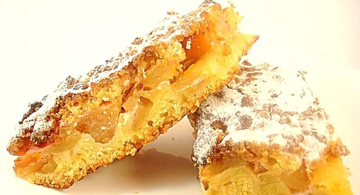 Песочный яблочно-абрикосовый пирог