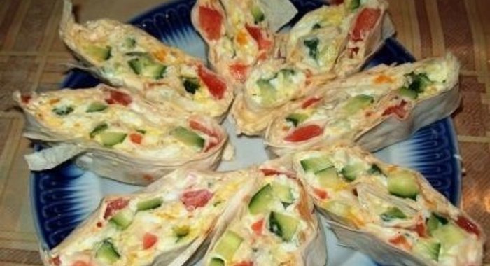 Рулет из лаваша с овощами