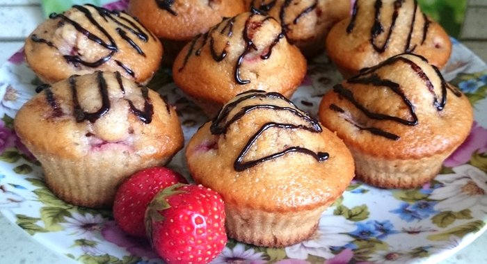 Мятные маффины с клубникой