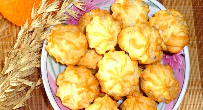 Профитроли с шоколадно-заварным кремом