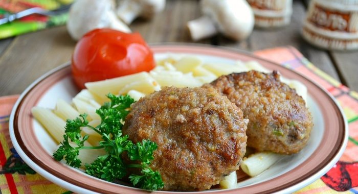 Мясные котлеты с кабачком и грибами