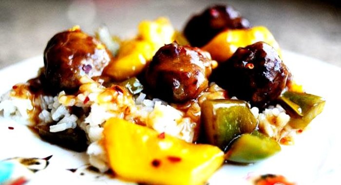 Фрикадельки с болгарским перцем и ананасами