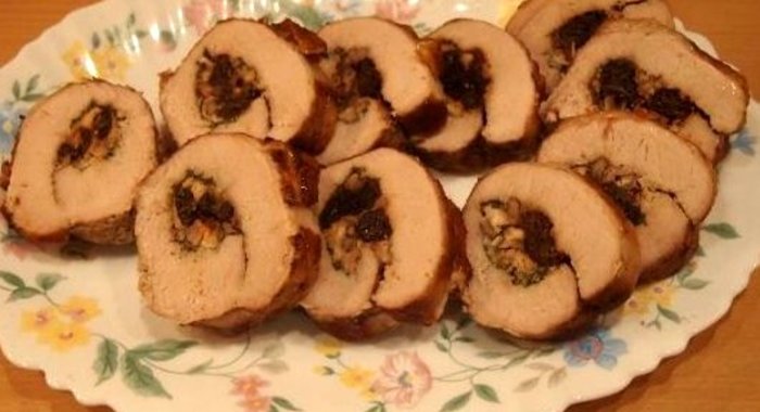 Фаршированный мясной рулет