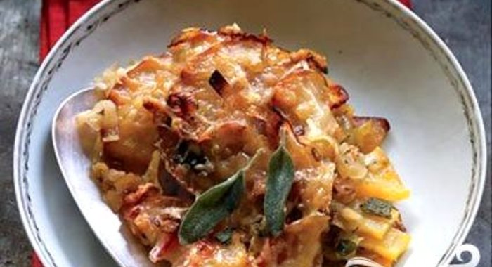 Запеканка из яблок, тыквы и лука-порея