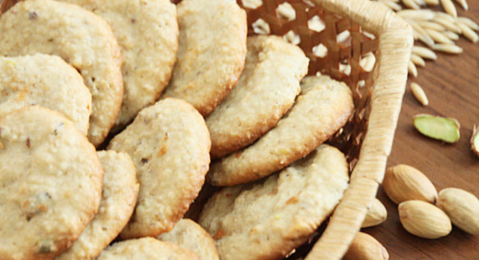 Творожно-овсяное печенье с фисташками