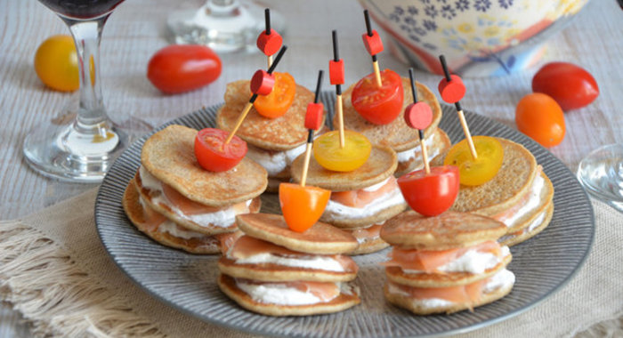 Блинчики со сливочным сыром и копченым лососем