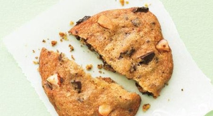 Шоколадное печенье с миндалем