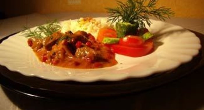 Пирог с брусникой и орехами