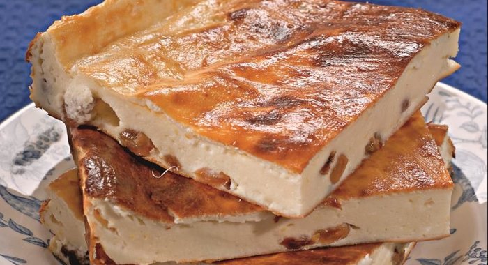 Творожная запеканка с изюмом
