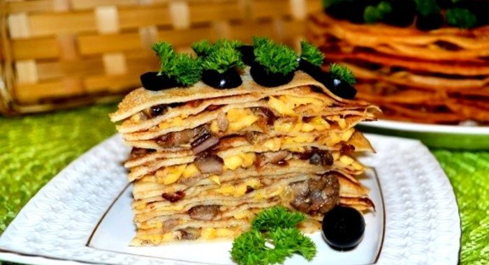 Блинный торт с грибами