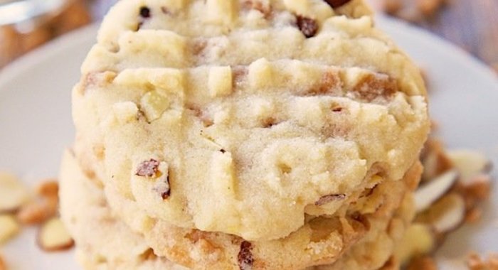 Простое миндальное печенье