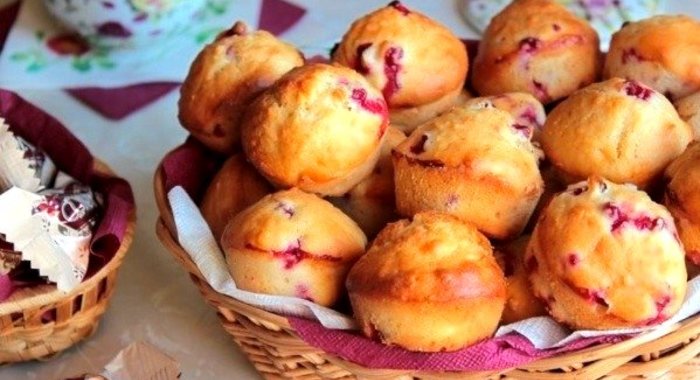 Кексы кокосовые с ягодами